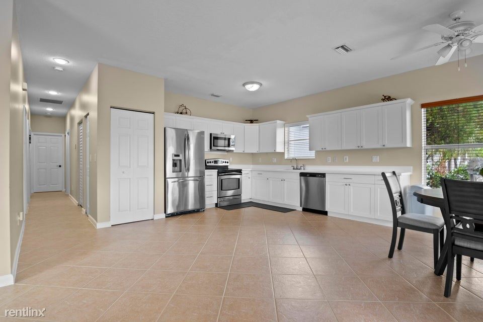 Foto principal - 3 br, 2 bath House - 731 S J St