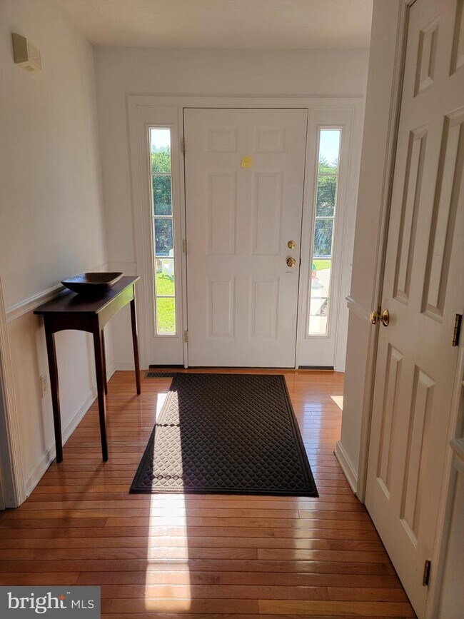 Foto del edificio - 4174 Back Creek Valley Rd