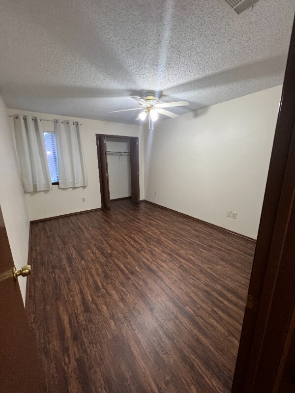 Building Photo - 1422 W Braker Ln