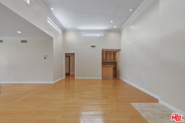 Foto del edificio - 4443 Ventura Canyon Ave