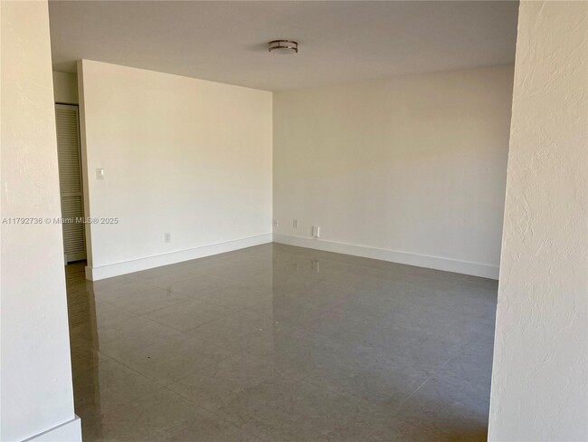 Building Photo - 8947 SW 149th Pl