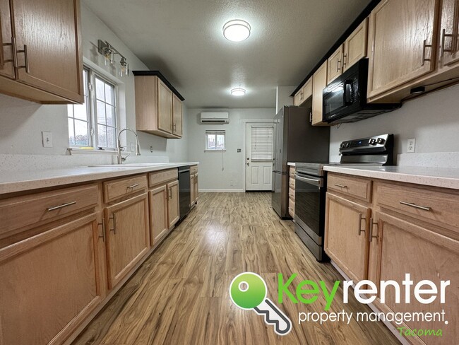 Building Photo - Captivating Multi-level 4Bed/2Bath Tacoma ...