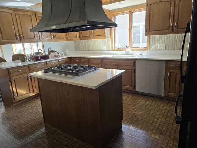 Building Photo - 827 Craite Ave