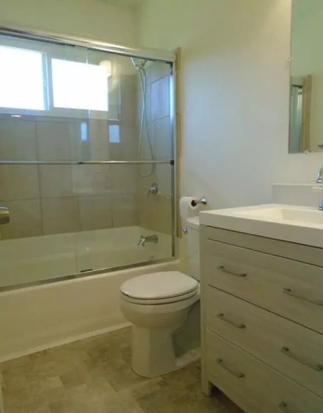 Building Photo - $2490 / 2 BEDROOM / 1 BATHROOM- HUGE REMODELED APARTMENT IN IRVINGTON AREA OF CENTRAL FREMONT