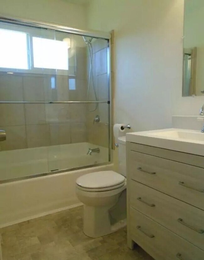 Foto del edificio - $2490 / 2 BEDROOM / 1 BATHROOM- HUGE REMODELED APARTMENT IN IRVINGTON AREA OF CENTRAL FREMONT