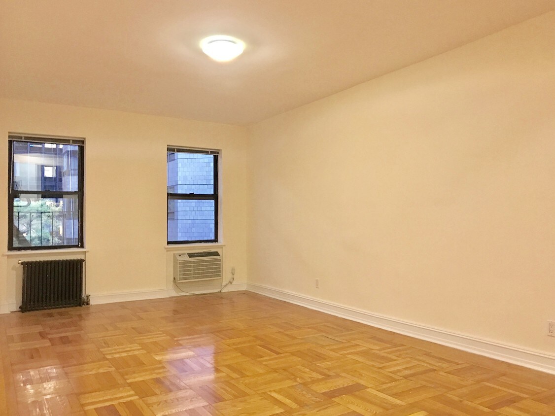 Foto principal - 211 E 46th St