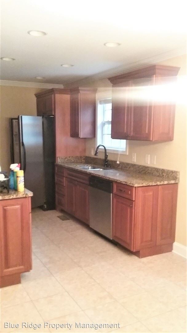 Building Photo - 255 Bridgewater Ct