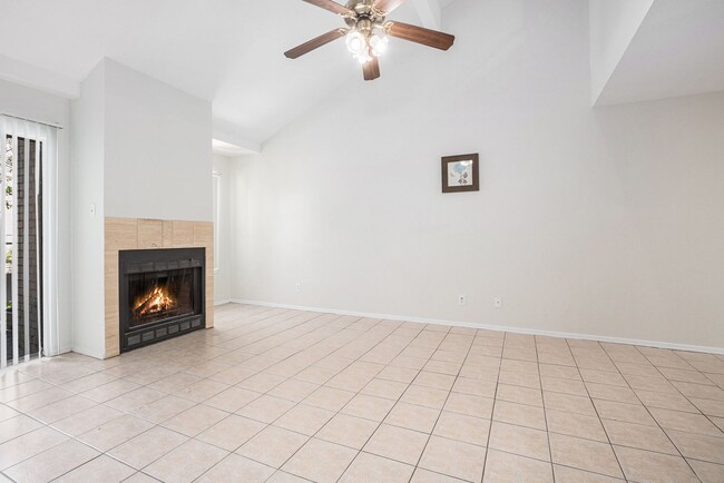 Foto del edificio - Excellent location under $1500!