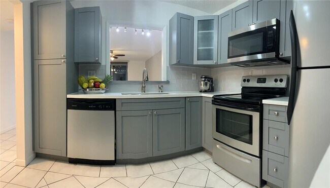 Building Photo - 404 NW 68th Ave