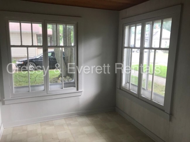 Building Photo - Clean house in Berrien Springs!