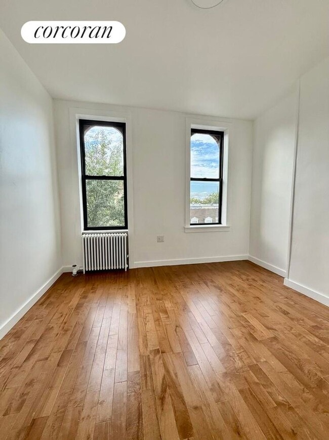 Building Photo - 1348 Putnam Ave