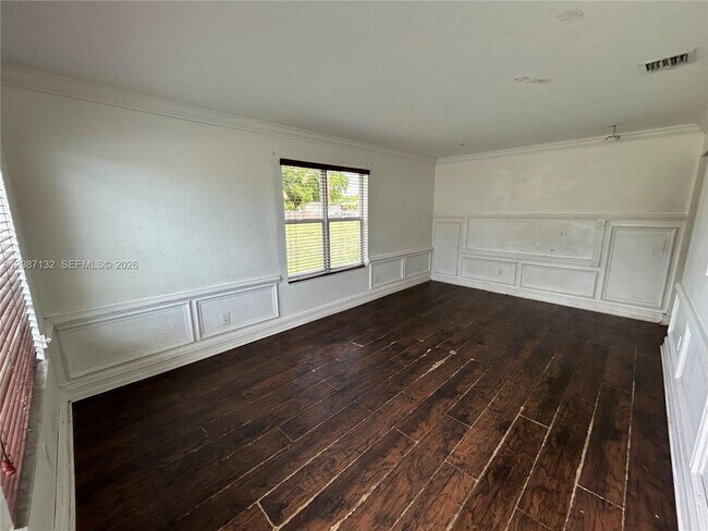 Foto del edificio - 280 SW 8th St