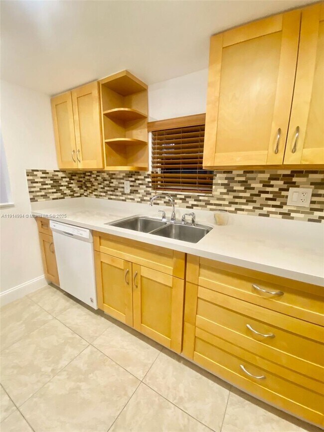 Foto del edificio - 6568 SW 41st Pl