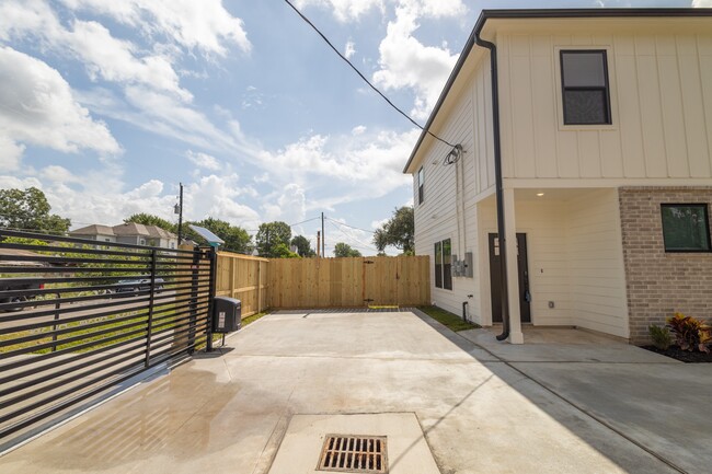 Building Photo - 5036 Mallow St