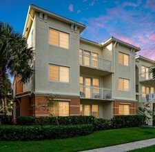 Building Photo - 9857 Baywinds Blvd