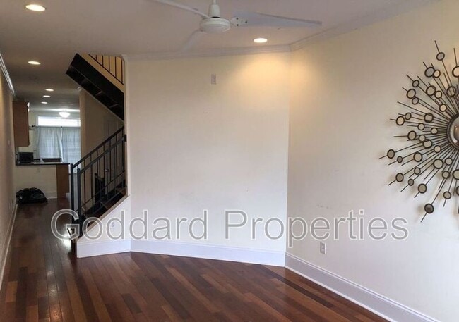 Building Photo - 905 S Streeper St