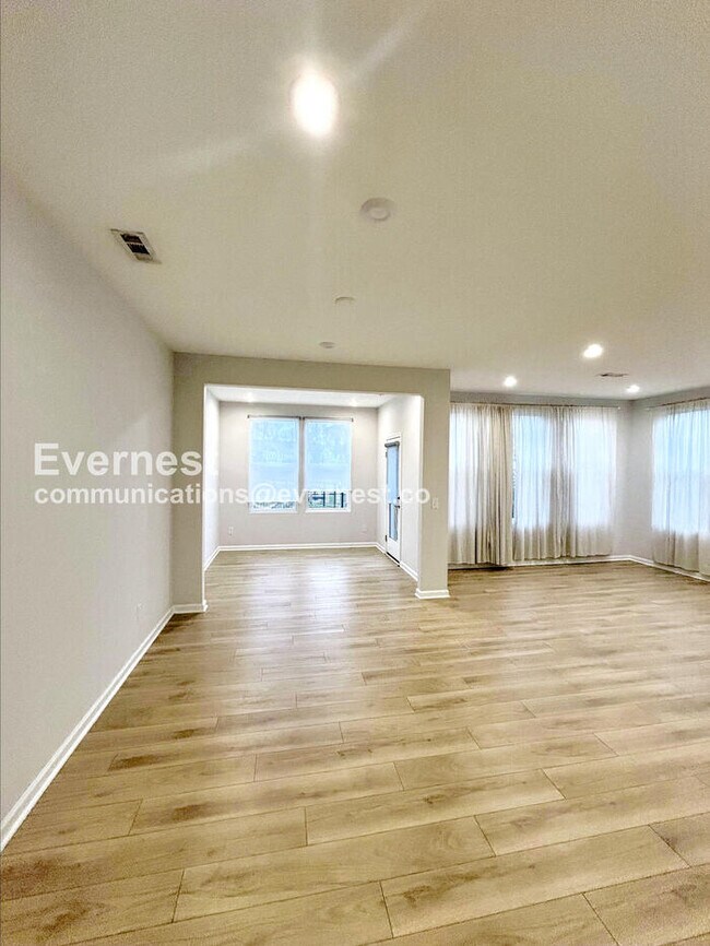 Foto del edificio - 830 S Greenway Dr