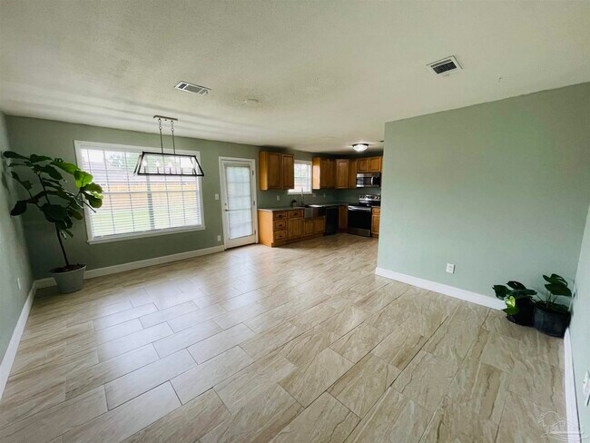 Building Photo - 6425 Duquesne Dr
