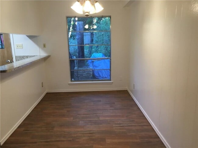 Building Photo - 115 Laurelwood Dr S