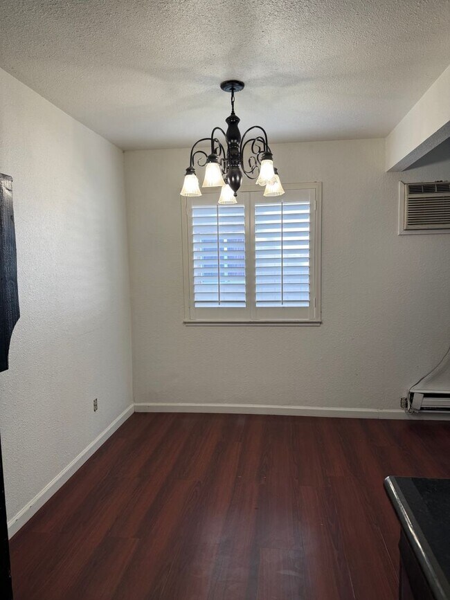 Foto del edificio - 623 Pine Meadows Dr