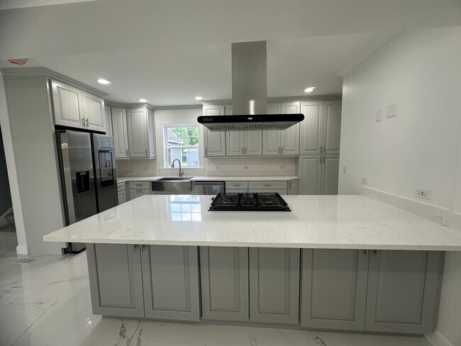 Building Photo - 3721 W Algonquin Rd