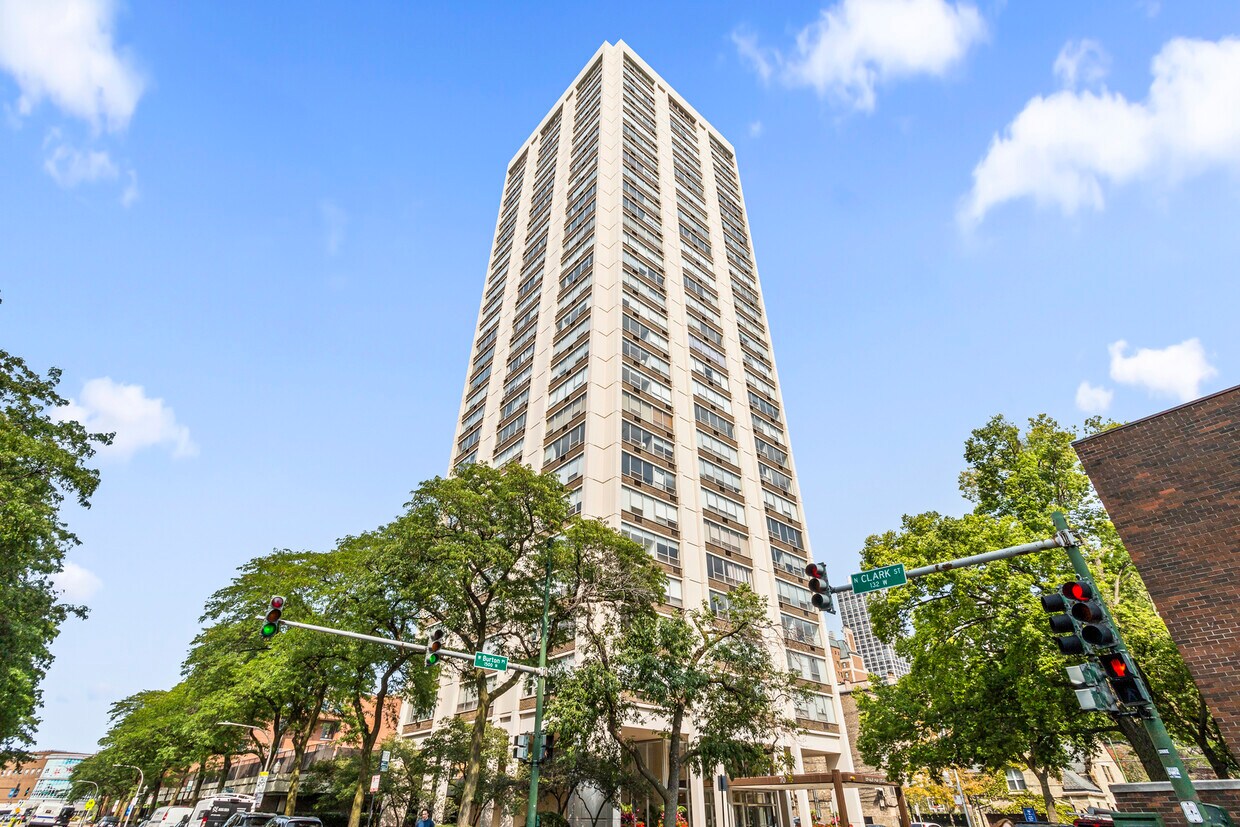 Primary Photo - 70 W Burton Pl