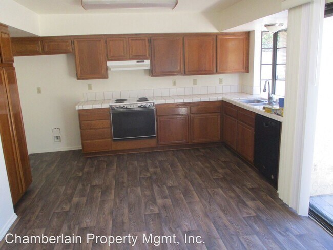 Foto del edificio - 3 br, 2.5 bath House - 1381 Longfellow Rd.