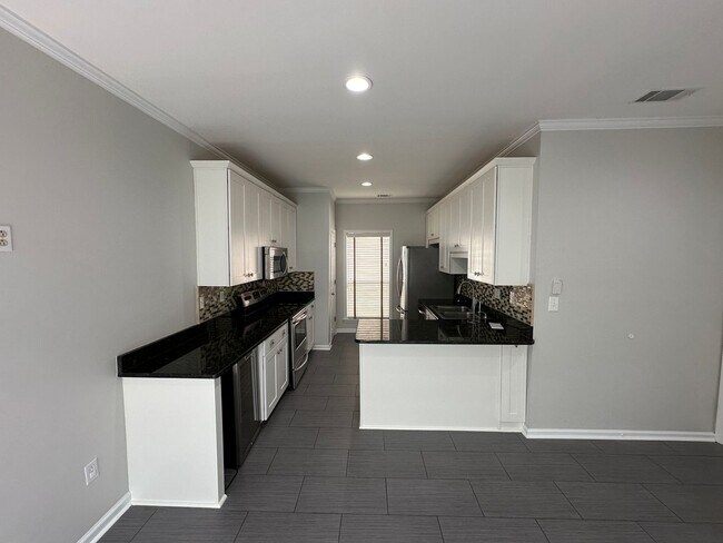 Building Photo - 1054 Island Pl E