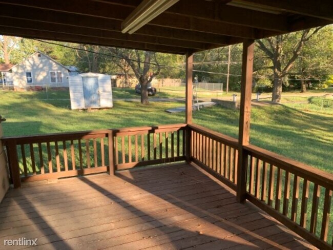 Building Photo - 3 br, 1 bath House - 2021 Remco 103 w birch