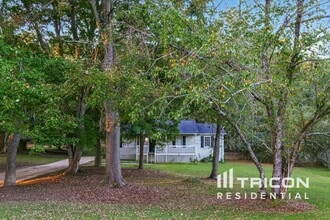 Building Photo - 89 Village Dr