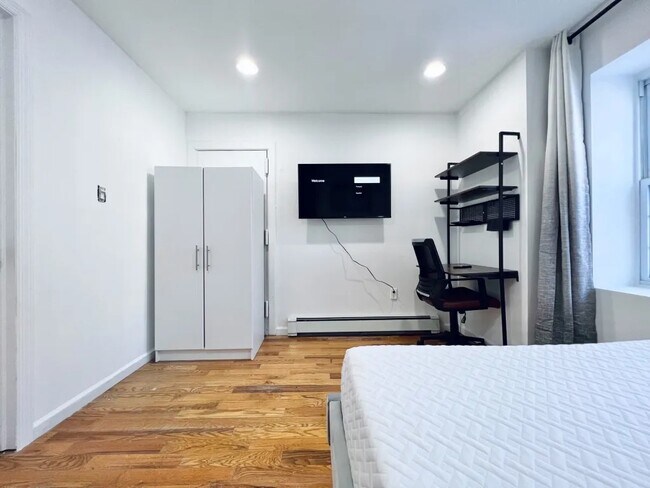 Foto del edificio - Furnished room/NOT APARTMENT