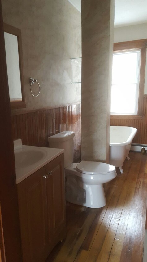 Bathroom - 167 Rivulet St