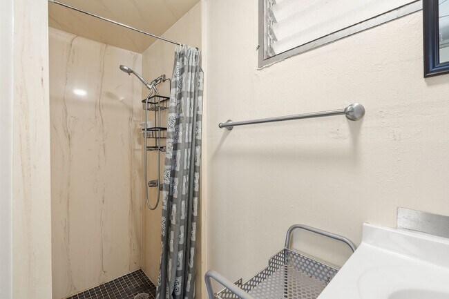 Building Photo - 3229 Ahinahina Pl