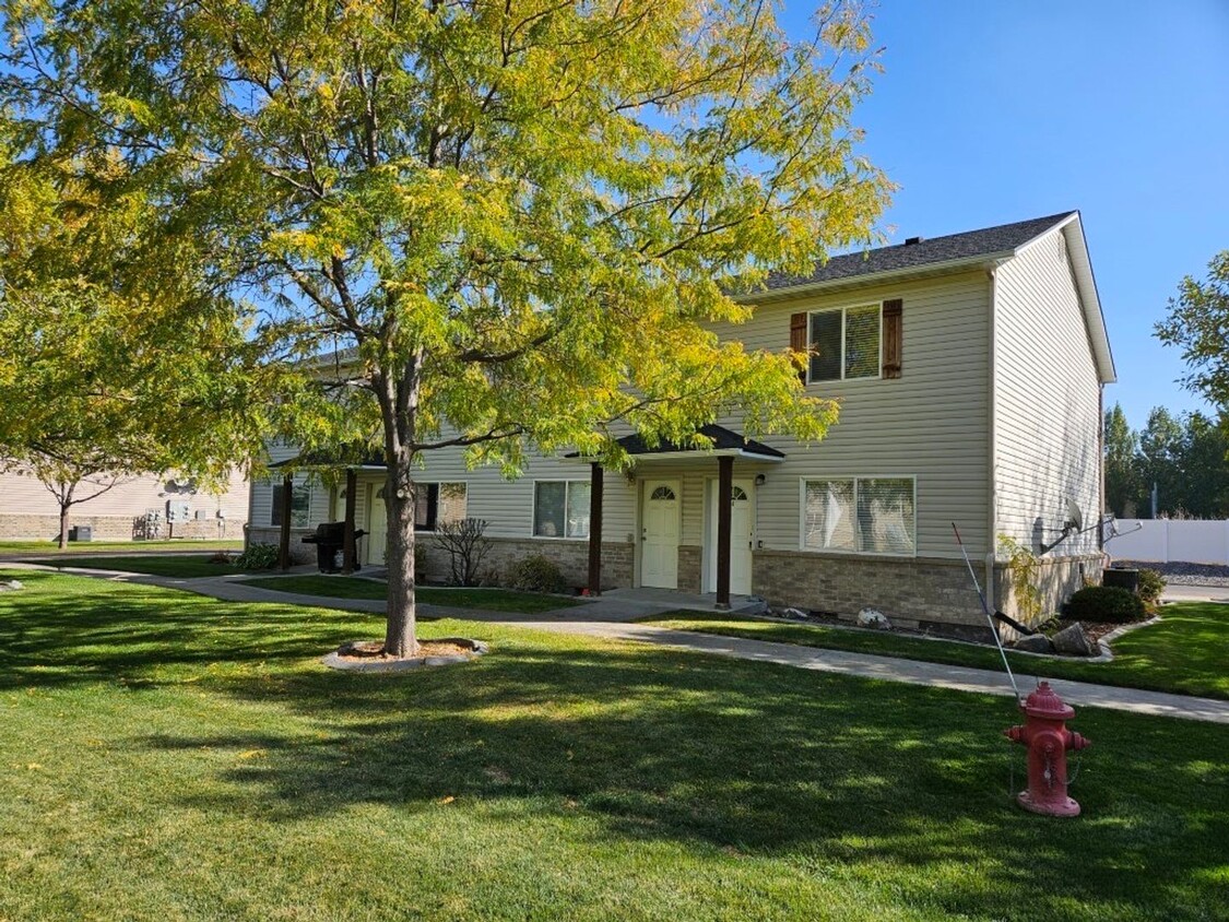 Foto principal - Townhouse For Rent In Rexburg