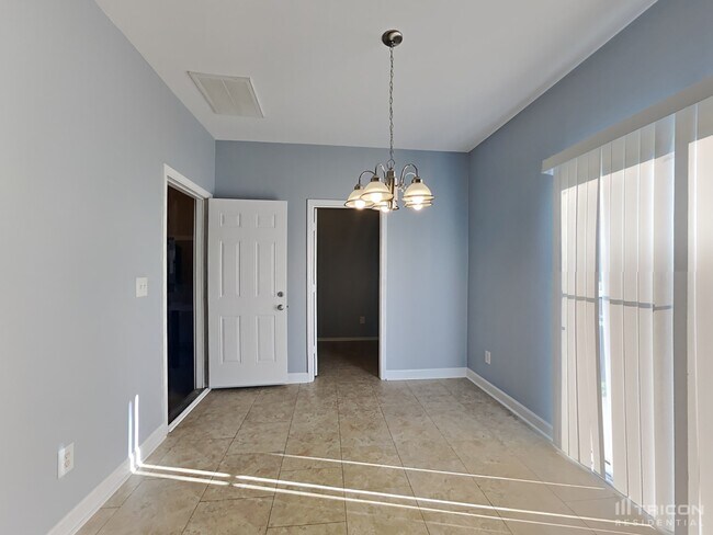 Foto del edificio - 956 Willow Creek Dr