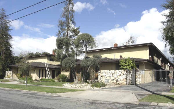 Building Photo - Merri Oaks