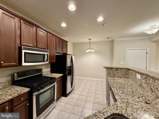 Foto del edificio - 9720 Holmes Pl