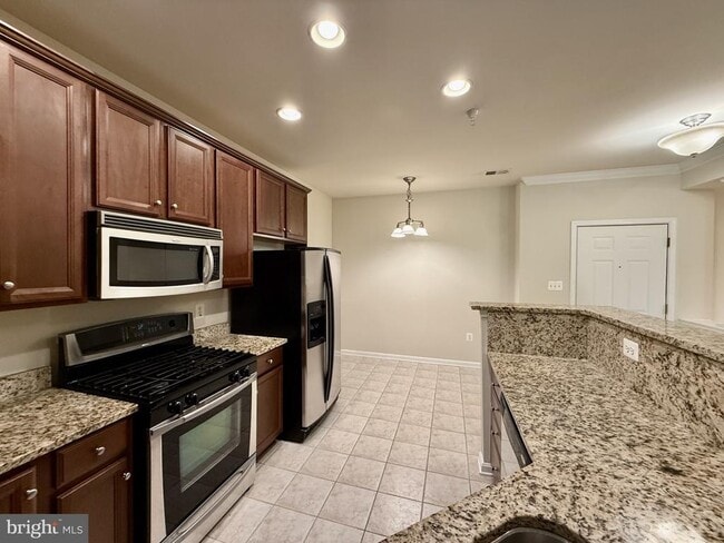 Building Photo - 9720 Holmes Pl