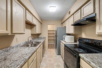 Building Photo - 9700 Leawood Blvd