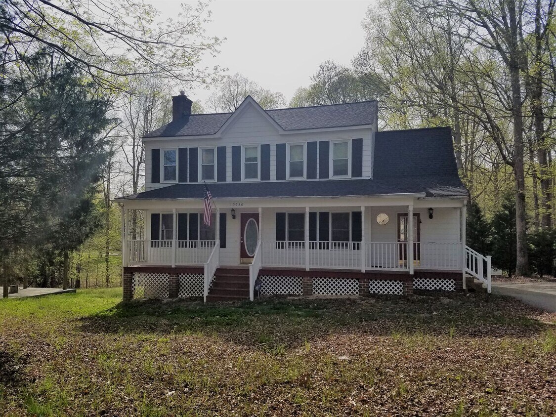 Primary Photo - Spacious 3 bedroom 2.5 bath home in South ...