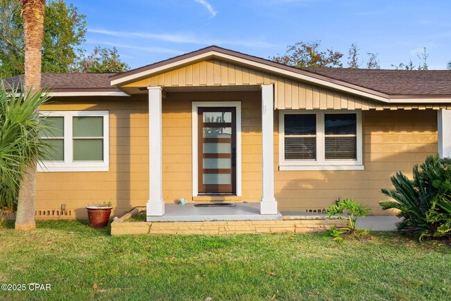 Building Photo - 1528 Oak Ave