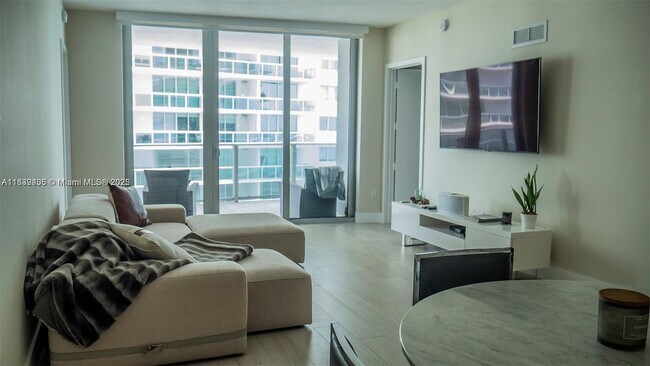 Foto del edificio - 488 NE 18th St