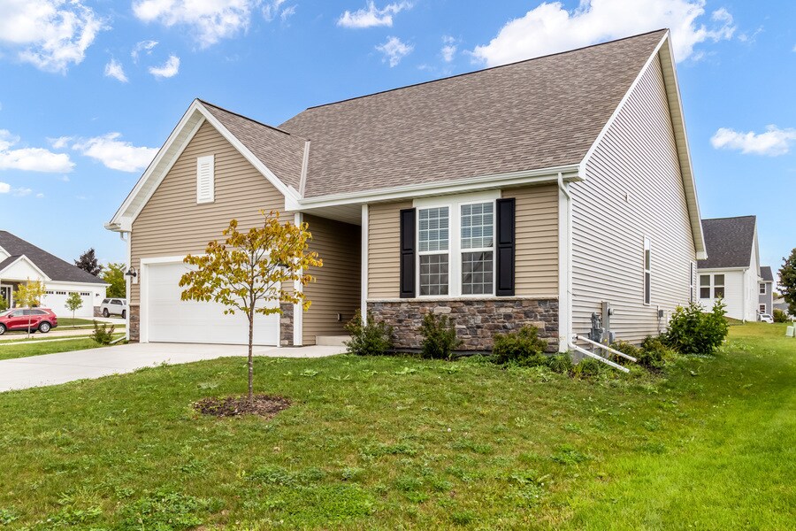 Primary Photo - 993 Cascade Cir
