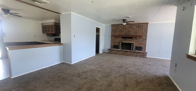 Building Photo - Home with a Huge Shop!