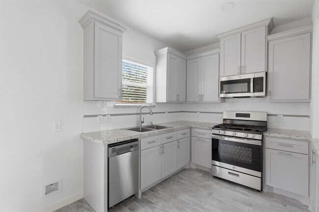 Building Photo - 913 Turner Dr