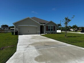 Building Photo - 2098 SW Altman Ave