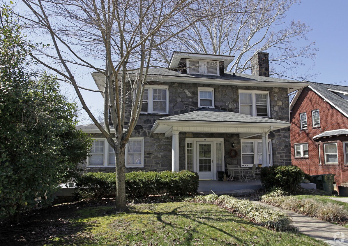 Foto del edificio - 69 Forest Hill Dr