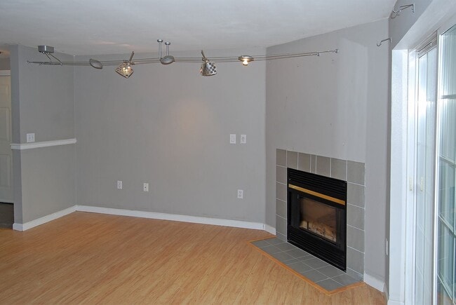 Building Photo - Spacious 2 Bedroom in Renton