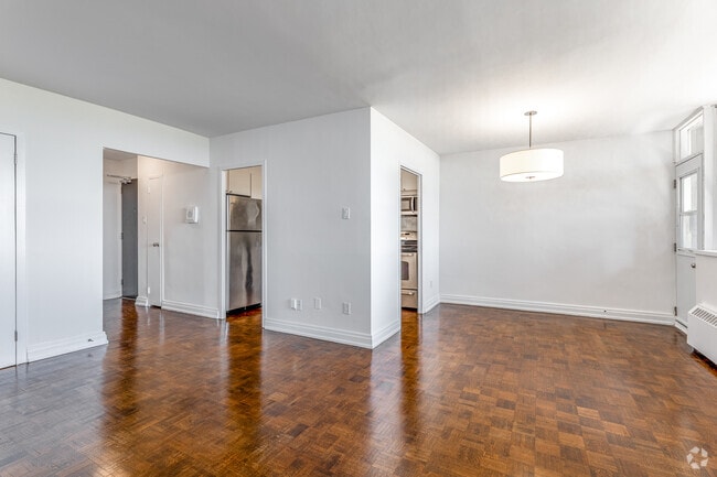 1BR, 1BA - 685SF - Living Room - Ramsden Place