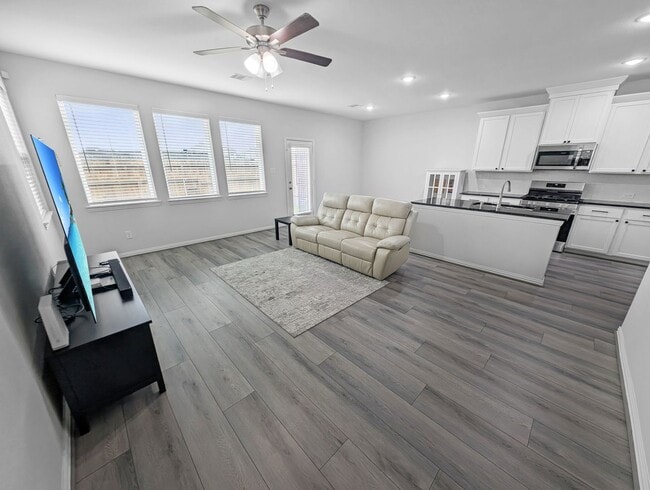 Building Photo - 27939 Western Crk Ct